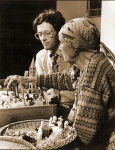 Commonweal founder Michael Lerner shares a moment with Marion Saltman at the sand tray, a Jungian healing therapy that Saltman brought to Commonweal in 1985. Photo courtesy of Commonweal.