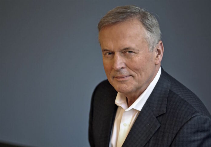 John-Grisham-2091-1588083035