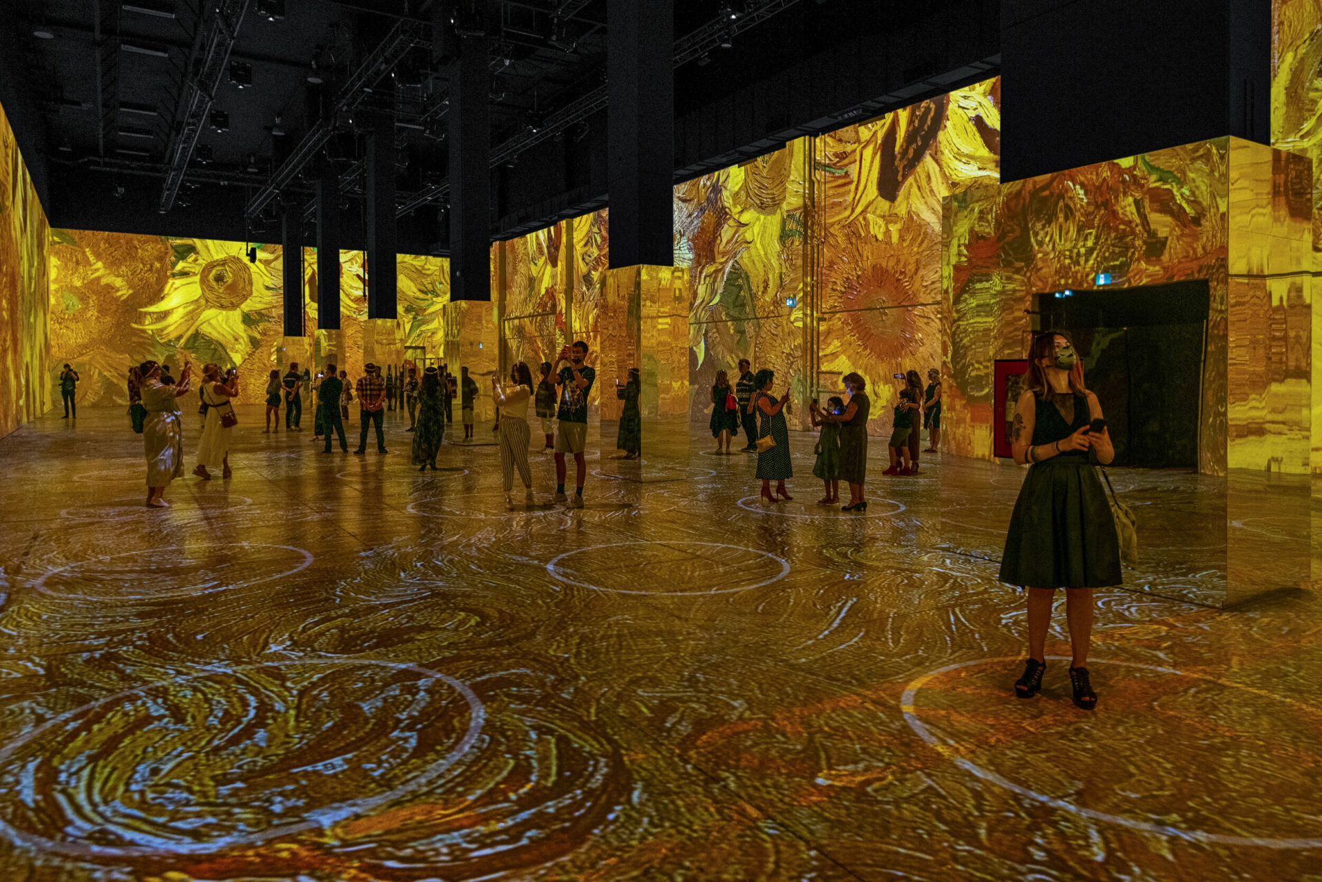  Immersive Van Gogh Exhibit Will Let You Step Inside The Art