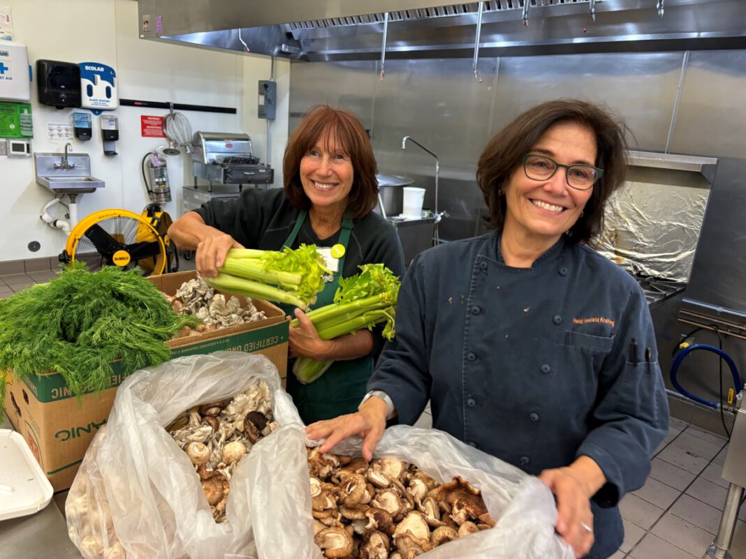 At ExtraFood’s SOUPer Food Kitchen, celebrity chef Heidi Krahling and volunteers prepare 600 meals weekly for low-income seniors and homebound seniors.